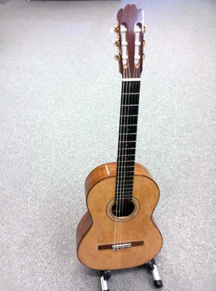 Classical guitar 1985. The soundboard is from the same stock as the lutes. The back and sides are Indian rosewood.